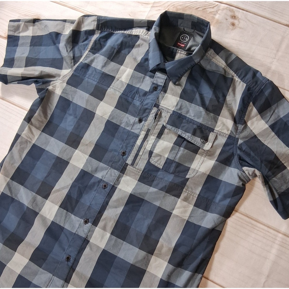 Wrangler ATG Mens XL Short Sleeve Plaid Button Up Shirt Blue Outdoor Utility Zip
